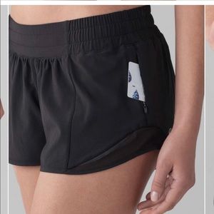 LULULEMON! hotty hot black shorts, 2.5 inch, size 6